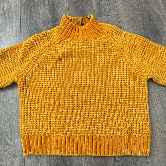 H&M Knitted Yellow Cropped Sweater - Picture 1 of 3